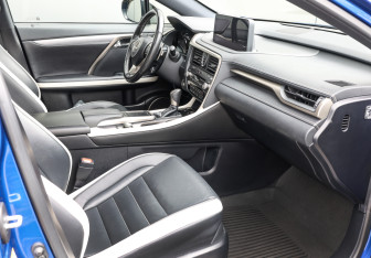 Подержанный автомобиль Lexus RX 2019 года (11 фото)