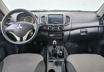 Подержанный автомобиль Mitsubishi L200 2013 года (12 фото)