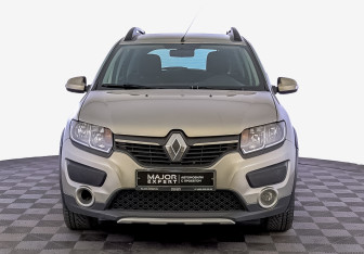 Подержанный автомобиль Renault Sandero 2016 года (2 фото)