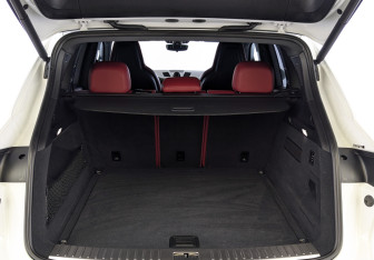 Подержанный автомобиль Porsche Cayenne 2018 года (10 фото)