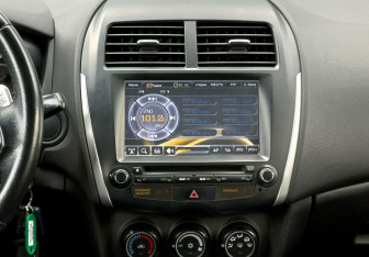 Подержанный автомобиль Mitsubishi ASX 2012 года (13 фото)