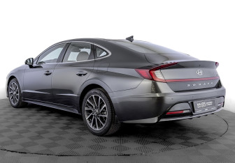Подержанный автомобиль Hyundai Sonata 2023 года (7 фото)