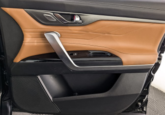 Подержанный автомобиль Changan CS95 2024 года (25 фото)