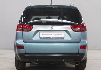 Подержанный автомобиль Peugeot 4007 2008 года (6 фото)