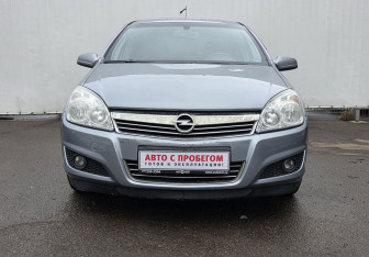 Подержанный автомобиль Opel Astra Sedan 2008 года (2 фото)