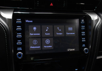 Подержанный автомобиль Toyota Fortuner 2022 года (20 фото)