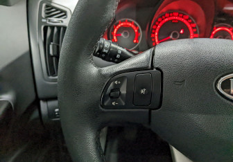 Подержанный автомобиль Kia Ceed Wagon 2011 года (26 фото)