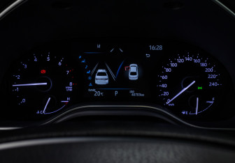 Подержанный автомобиль Toyota Avalon 2022 года (12 фото)