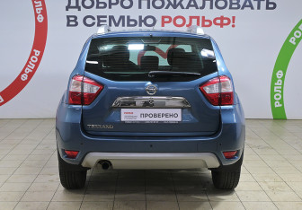 Подержанный автомобиль Nissan Terrano 2015 года (5 фото)