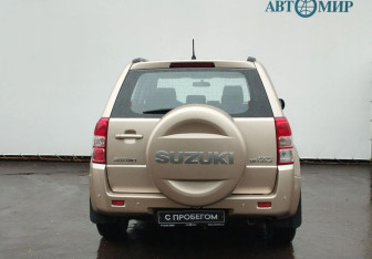 Подержанный автомобиль Suzuki Grand Vitara 2010 года (6 фото)