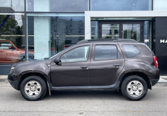 Подержанный автомобиль Renault Duster 2014 года (8 фото)