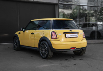 Подержанный автомобиль MINI Hatch 2007 года (6 фото)