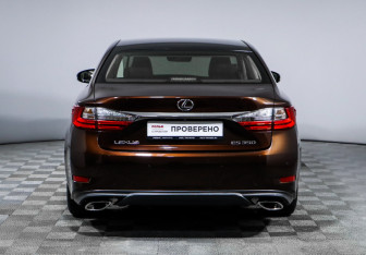 Подержанный автомобиль Lexus ES 2016 года (6 фото)