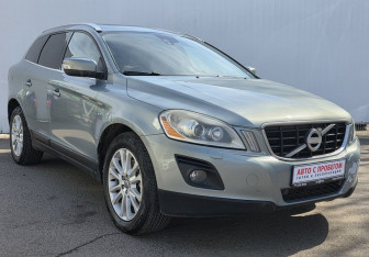 Подержанный автомобиль Volvo XC60 2009 года (3 фото)