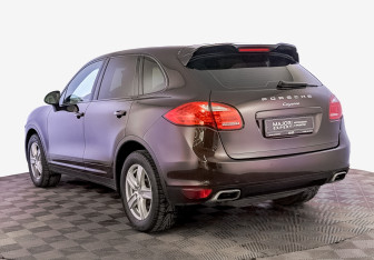 Подержанный автомобиль Porsche Cayenne 2014 года (7 фото)