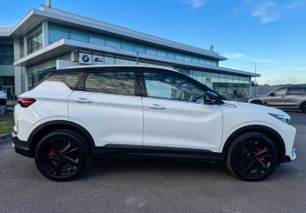 Подержанный автомобиль Geely Coolray 2025 года (4 фото)