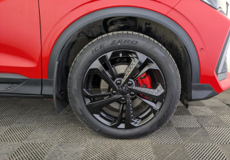 Подержанный автомобиль Geely Coolray 2024 года (18 фото)