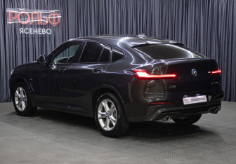 Подержанный автомобиль BMW X4 2021 года (7 фото)