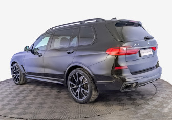Подержанный автомобиль BMW X7 2021 года (7 фото)
