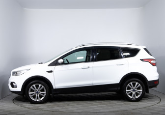 Подержанный автомобиль Ford Kuga 2017 года (8 фото)