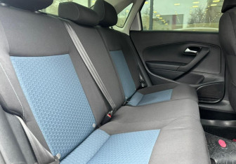 Подержанный автомобиль Volkswagen Polo Sedan 2013 года (11 фото)