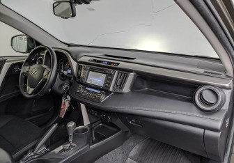 Подержанный автомобиль Toyota RAV4 2014 года (11 фото)