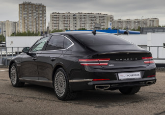 Подержанный автомобиль Genesis G80 2021 года (9 фото)
