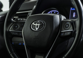 Подержанный автомобиль Toyota Camry Sedan 2018 года (13 фото)