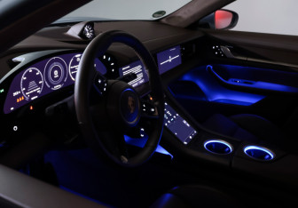 Подержанный автомобиль Porsche Taycan 2021 года (26 фото)