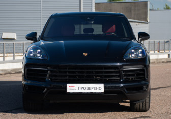 Подержанный автомобиль Porsche Cayenne 2018 года (2 фото)