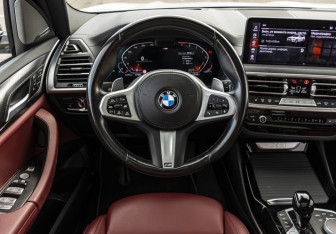 Подержанный автомобиль BMW X3 2022 года (10 фото)
