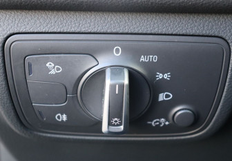 Подержанный автомобиль Audi A6 Sedan 2012 года (13 фото)