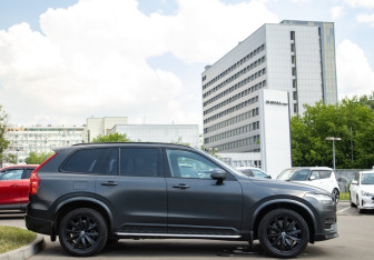 Подержанный автомобиль Volvo XC90 2021 года (3 фото)