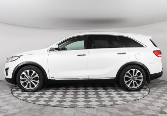Подержанный автомобиль Kia Sorento 2016 года (8 фото)