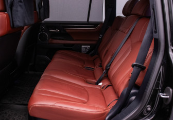 Подержанный автомобиль Lexus LX 2017 года (11 фото)
