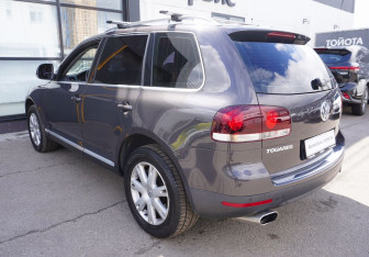 Подержанный автомобиль Volkswagen Touareg 2009 года (7 фото)