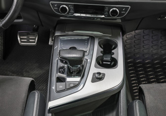 Подержанный автомобиль Audi Q7 2016 года (19 фото)