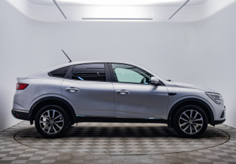 Подержанный автомобиль Renault Arkana 2019 года (4 фото)