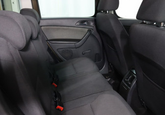 Подержанный автомобиль Skoda Yeti 2012 года (20 фото)