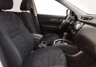 Подержанный автомобиль Nissan X-Trail 2015 года (10 фото)