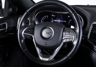 Подержанный автомобиль Jeep Grand Cherokee 2018 года (13 фото)