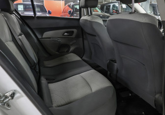 Подержанный автомобиль Chevrolet Cruze Sedan 2010 года (9 фото)