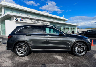 Подержанный автомобиль Mercedes-Benz GLC AMG 2021 года (4 фото)