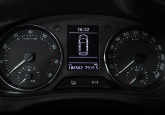 Подержанный автомобиль Skoda Fabia Hatchback 2010 года (11 фото)