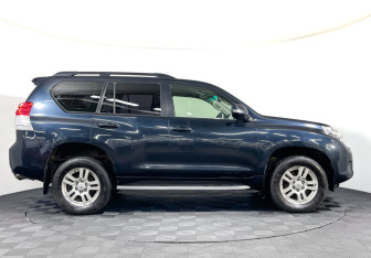 Подержанный автомобиль Toyota Land Cruiser Prado 2011 года (4 фото)