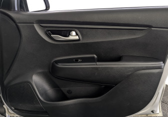 Подержанный автомобиль Kia Rio Hatchback 2021 года (22 фото)