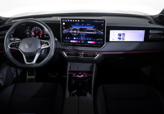 Подержанный автомобиль Volkswagen Tiguan 2025 года (13 фото)