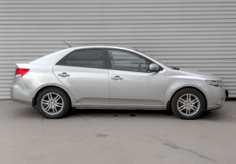 Подержанный автомобиль Kia Cerato Sedan 2012 года (4 фото)