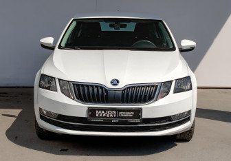Подержанный автомобиль Skoda Octavia Liftback 2019 года (2 фото)