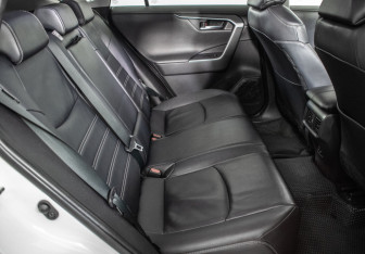 Подержанный автомобиль Toyota RAV4 2020 года (9 фото)